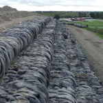 Simulaciones de comportamiento de neumaticos fuera de uso (NFU) en carreteras